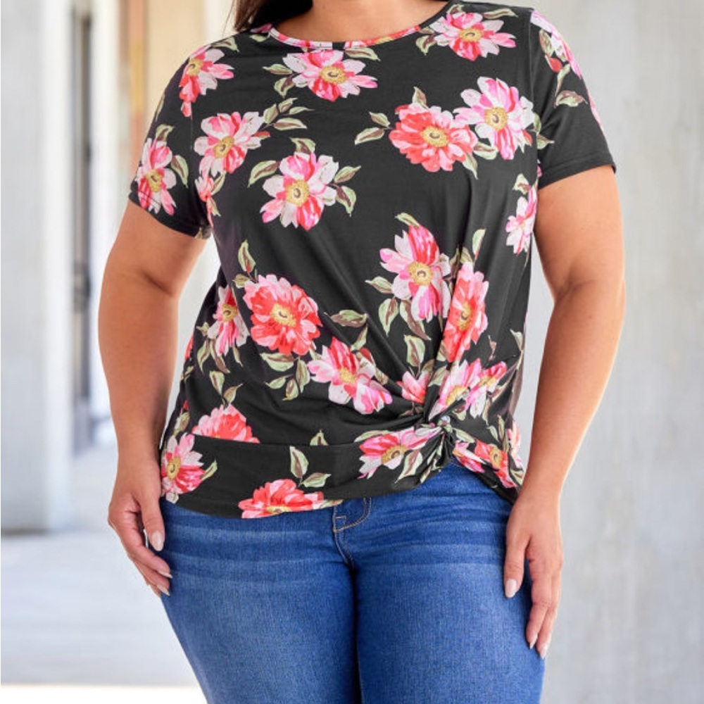 🍉 Black floral print twist knot top, NWT, 2X black, pink #8